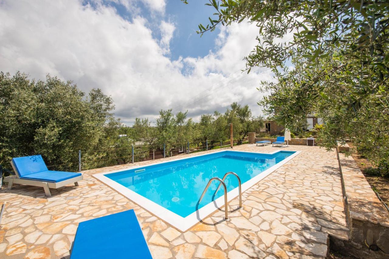 Hakuna Matata Holidays Wooden Lodge With Airco & Pool In Greek Olive Grove Метони Экстерьер фото